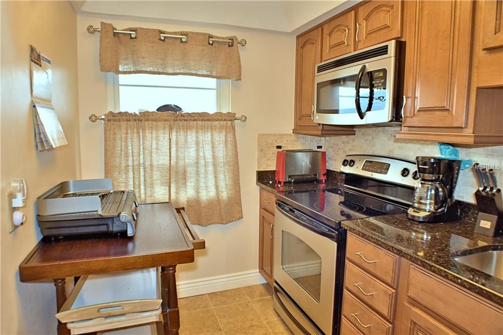 333 LAKE HOWARD DRIVE NW, WINTER HAVEN, Florida 33880, 3 Bedrooms Bedrooms, 7 Rooms Rooms,2 BathroomsBathrooms,Residential,For sale,LAKE HOWARD,P4717134