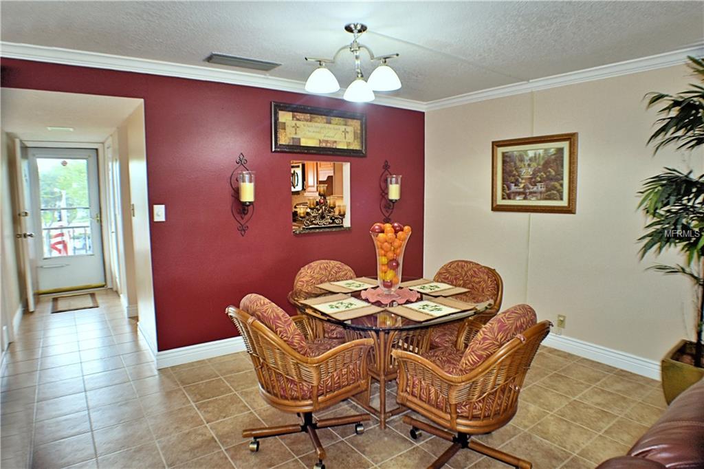 333 LAKE HOWARD DRIVE NW, WINTER HAVEN, Florida 33880, 3 Bedrooms Bedrooms, 7 Rooms Rooms,2 BathroomsBathrooms,Residential,For sale,LAKE HOWARD,P4717134