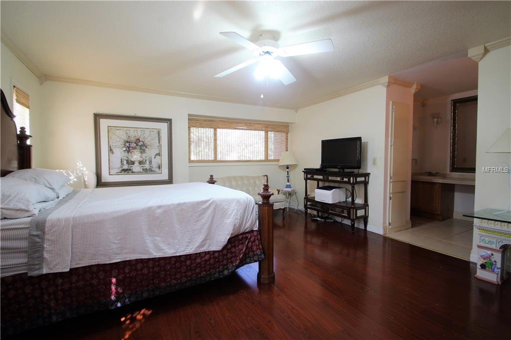 111 HIDDEN OAK DRIVE, LONGWOOD, Florida 32779, 4 Bedrooms Bedrooms, 8 Rooms Rooms,2 BathroomsBathrooms,Residential,For sale,HIDDEN OAK,O5561288