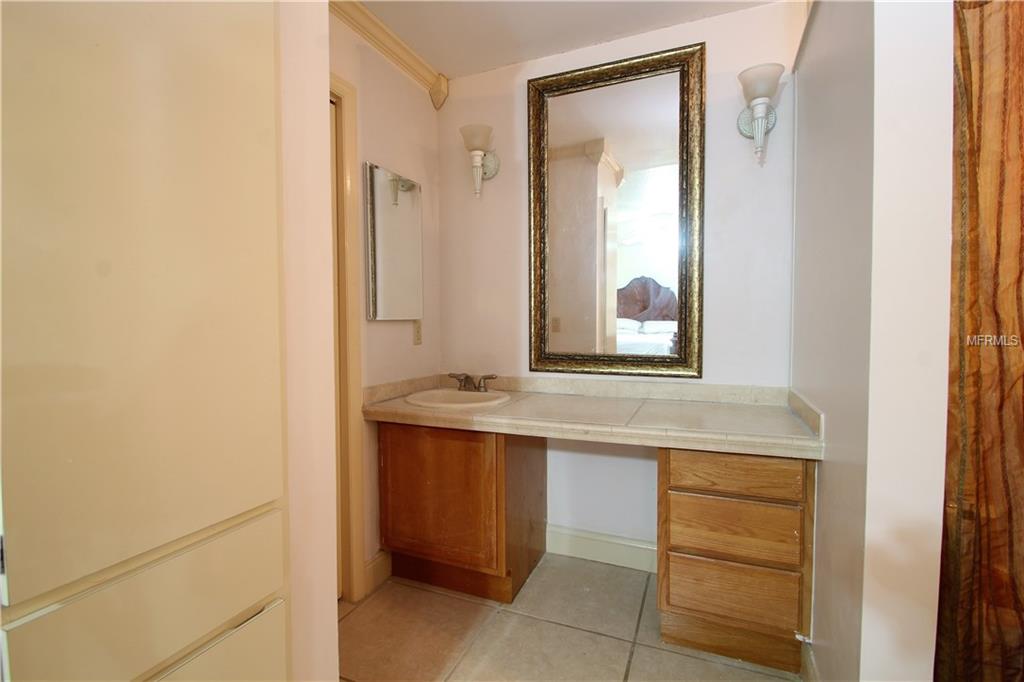 111 HIDDEN OAK DRIVE, LONGWOOD, Florida 32779, 4 Bedrooms Bedrooms, 8 Rooms Rooms,2 BathroomsBathrooms,Residential,For sale,HIDDEN OAK,O5561288