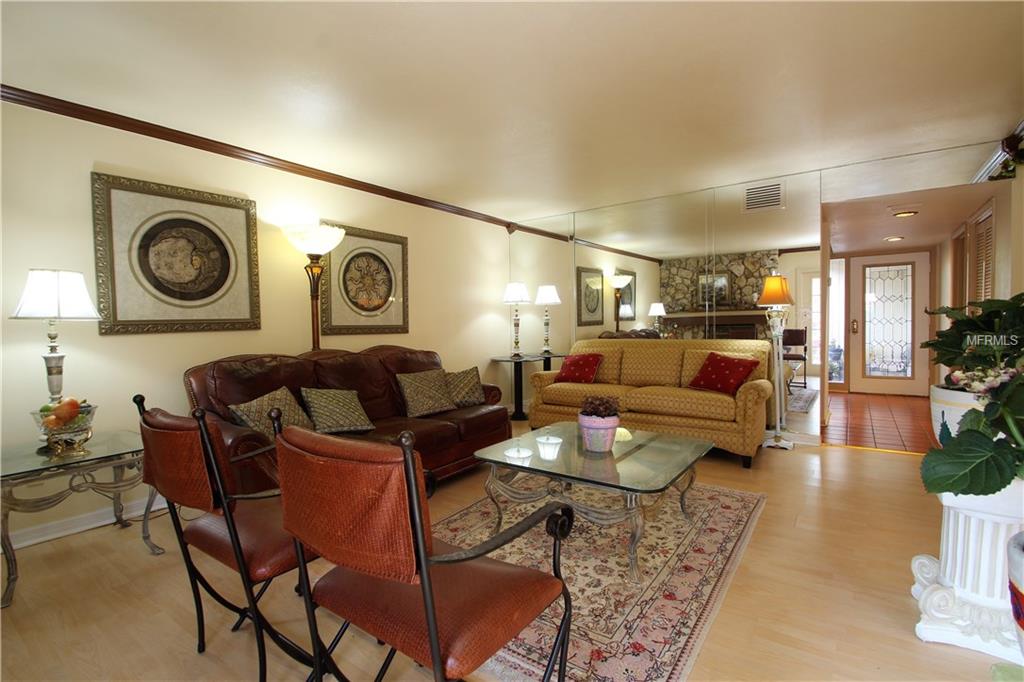 111 HIDDEN OAK DRIVE, LONGWOOD, Florida 32779, 4 Bedrooms Bedrooms, 8 Rooms Rooms,2 BathroomsBathrooms,Residential,For sale,HIDDEN OAK,O5561288