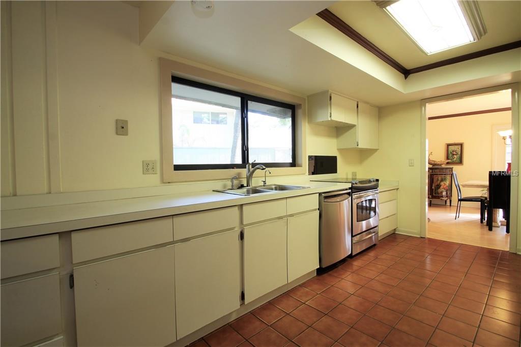 111 HIDDEN OAK DRIVE, LONGWOOD, Florida 32779, 4 Bedrooms Bedrooms, 8 Rooms Rooms,2 BathroomsBathrooms,Residential,For sale,HIDDEN OAK,O5561288