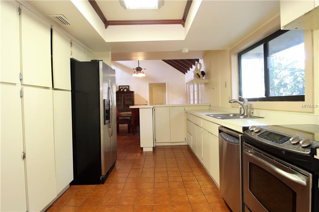 111 HIDDEN OAK DRIVE, LONGWOOD, Florida 32779, 4 Bedrooms Bedrooms, 8 Rooms Rooms,2 BathroomsBathrooms,Residential,For sale,HIDDEN OAK,O5561288