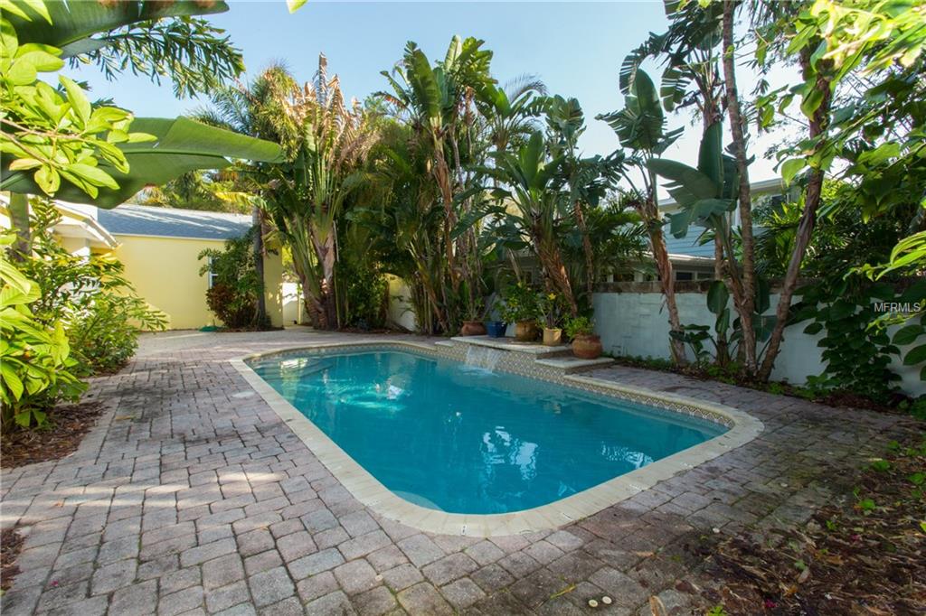 566 13TH AVENUE NE, ST PETERSBURG, Florida 33701, 3 Bedrooms Bedrooms, 3 Rooms Rooms,2 BathroomsBathrooms,Residential,For sale,13TH,U7847217