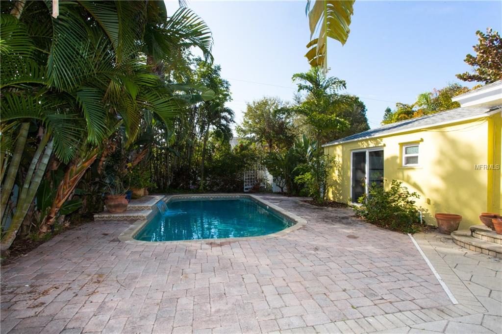 566 13TH AVENUE NE, ST PETERSBURG, Florida 33701, 3 Bedrooms Bedrooms, 3 Rooms Rooms,2 BathroomsBathrooms,Residential,For sale,13TH,U7847217