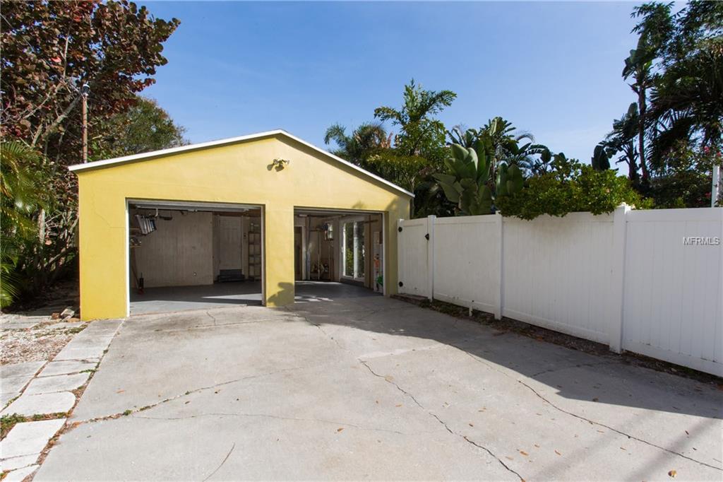 566 13TH AVENUE NE, ST PETERSBURG, Florida 33701, 3 Bedrooms Bedrooms, 3 Rooms Rooms,2 BathroomsBathrooms,Residential,For sale,13TH,U7847217