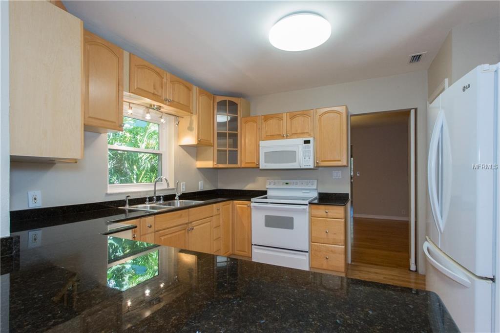 566 13TH AVENUE NE, ST PETERSBURG, Florida 33701, 3 Bedrooms Bedrooms, 3 Rooms Rooms,2 BathroomsBathrooms,Residential,For sale,13TH,U7847217