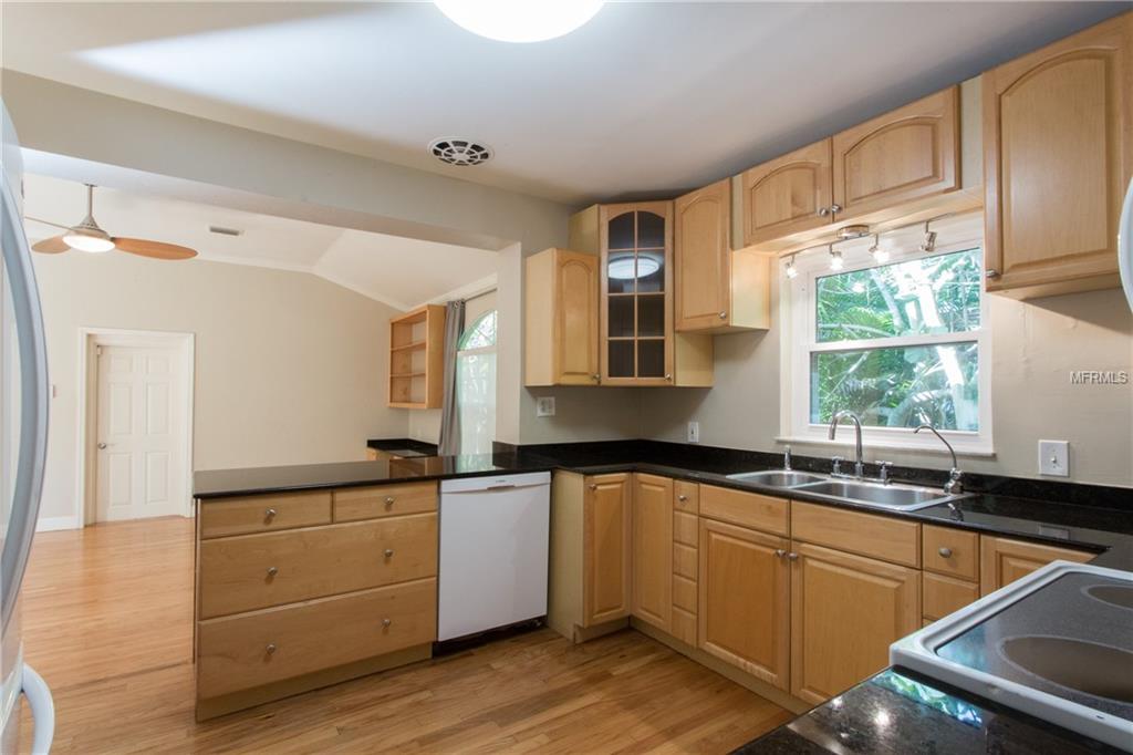 566 13TH AVENUE NE, ST PETERSBURG, Florida 33701, 3 Bedrooms Bedrooms, 3 Rooms Rooms,2 BathroomsBathrooms,Residential,For sale,13TH,U7847217