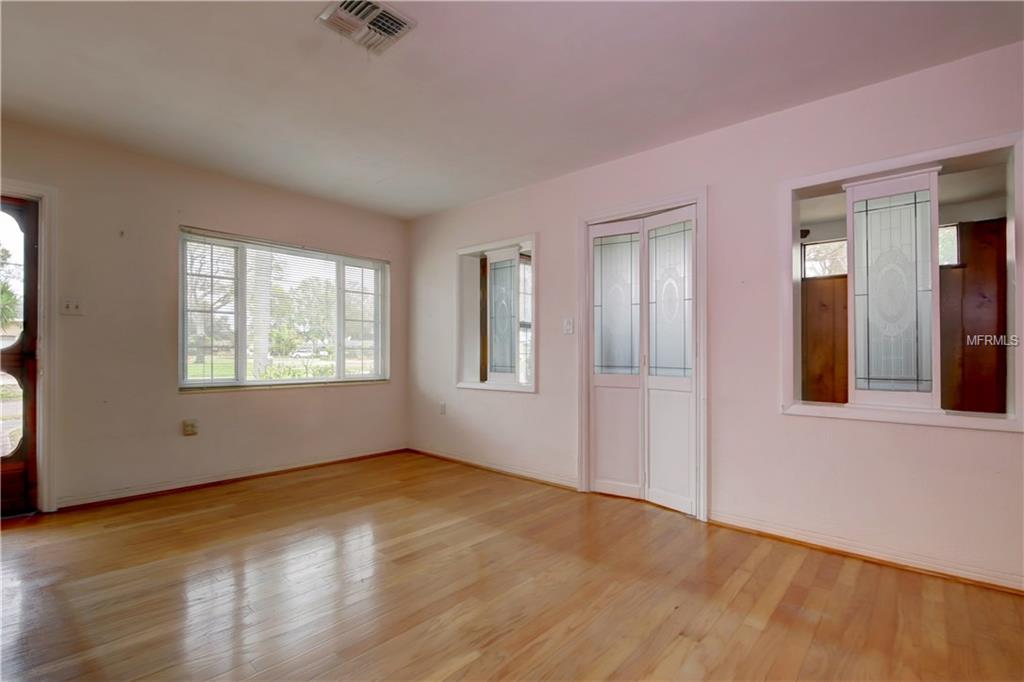 400 62ND STREET N, ST PETERSBURG, Florida 33710, 3 Bedrooms Bedrooms, 8 Rooms Rooms,2 BathroomsBathrooms,Residential,For sale,62ND,U7845467