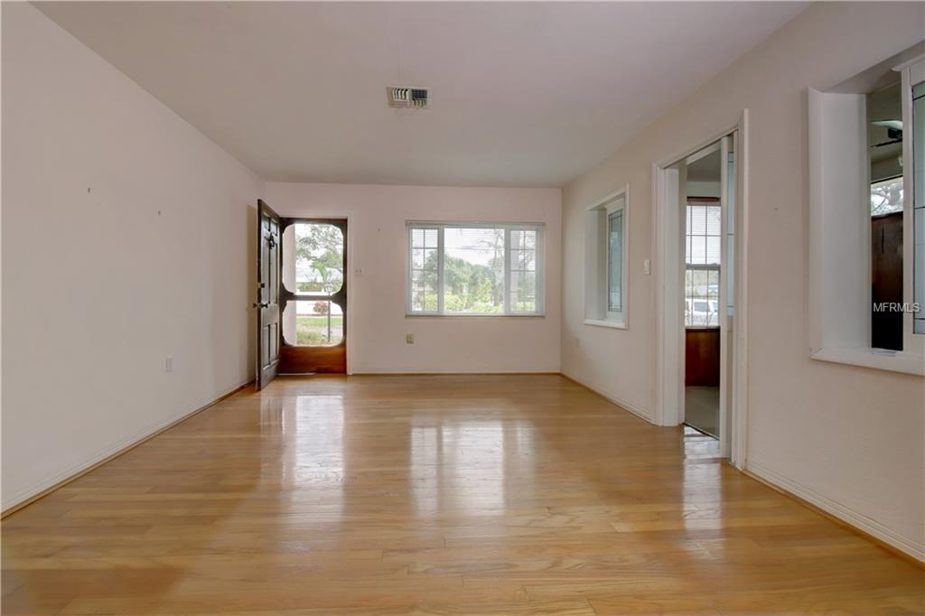 400 62ND STREET N, ST PETERSBURG, Florida 33710, 3 Bedrooms Bedrooms, 8 Rooms Rooms,2 BathroomsBathrooms,Residential,For sale,62ND,U7845467