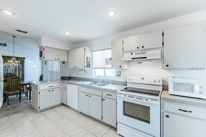 726 MASTERPIECE DRIVE SUN CITY CENTER, Florida 33573, 2 Bedrooms Bedrooms, 3 Rooms Rooms,2 BathroomsBathrooms,Residential,For sale,MASTERPIECE,W7637574