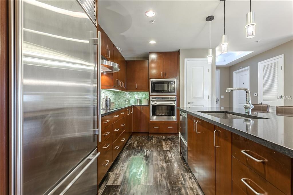 100 S EOLA DRIVE, ORLANDO, Florida 32801, 3 Bedrooms Bedrooms, 6 Rooms Rooms,2 BathroomsBathrooms,Residential,For sale,EOLA,O5543271