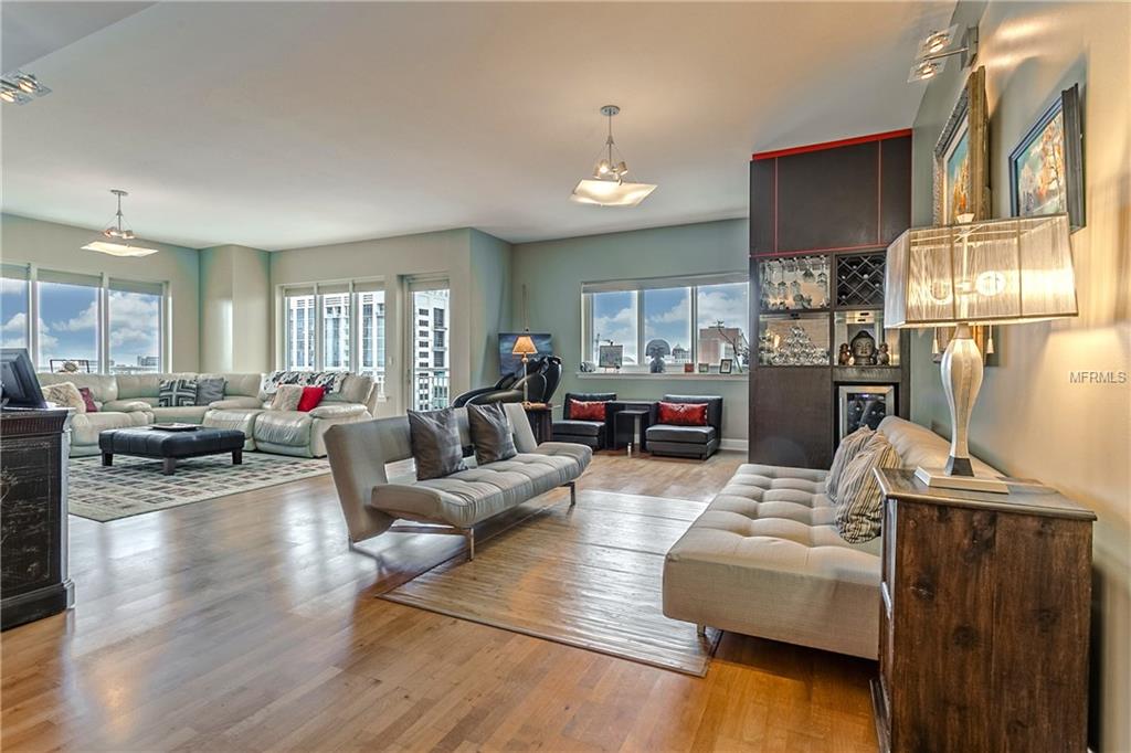 100 S EOLA DRIVE, ORLANDO, Florida 32801, 3 Bedrooms Bedrooms, 6 Rooms Rooms,2 BathroomsBathrooms,Residential,For sale,EOLA,O5543271