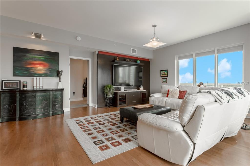 100 S EOLA DRIVE, ORLANDO, Florida 32801, 3 Bedrooms Bedrooms, 6 Rooms Rooms,2 BathroomsBathrooms,Residential,For sale,EOLA,O5543271