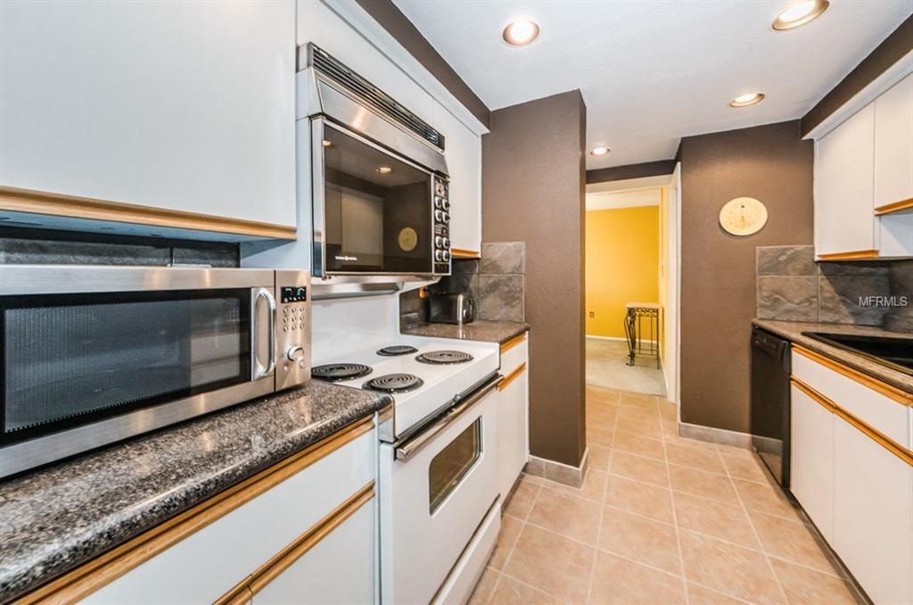 632 EDGEWATER DRIVE, DUNEDIN, Florida 34698, 2 Bedrooms Bedrooms, 5 Rooms Rooms,2 BathroomsBathrooms,Residential,For sale,EDGEWATER,U7845470