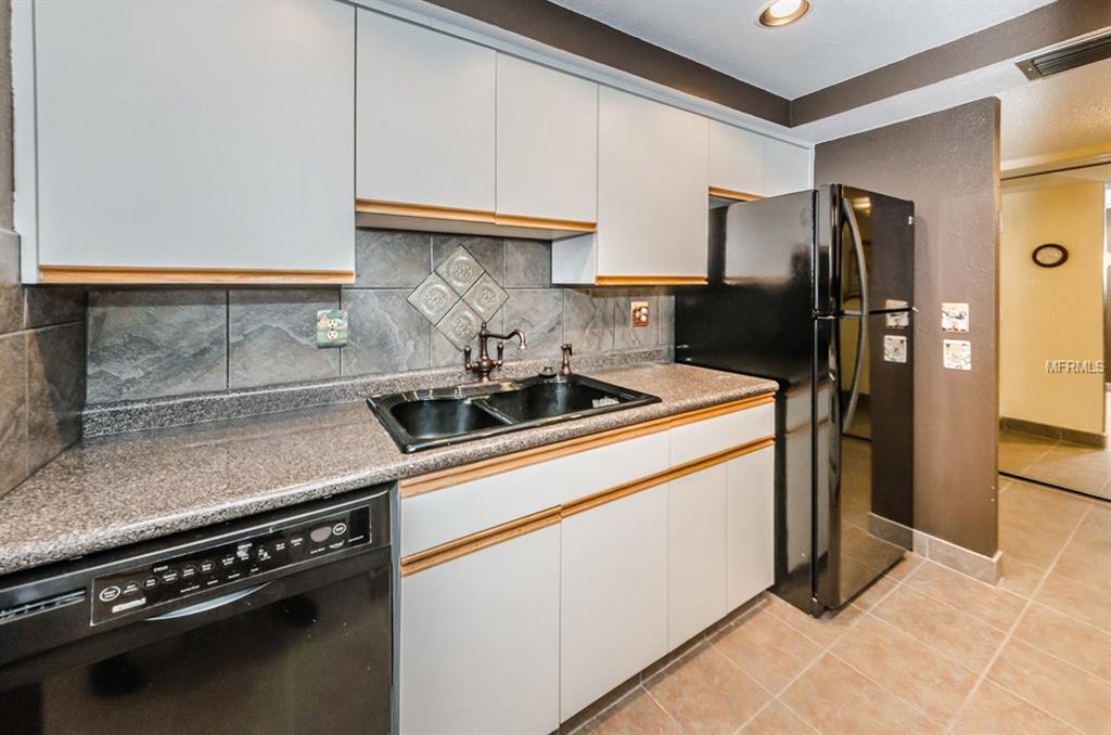 632 EDGEWATER DRIVE, DUNEDIN, Florida 34698, 2 Bedrooms Bedrooms, 5 Rooms Rooms,2 BathroomsBathrooms,Residential,For sale,EDGEWATER,U7845470