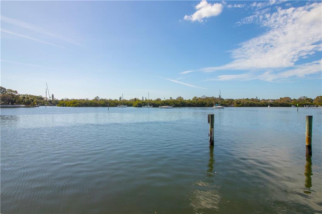 121 SEA HORSE DRIVE SE, ST PETERSBURG, Florida 33705, 2 Bedrooms Bedrooms, 3 Rooms Rooms,2 BathroomsBathrooms,Residential,For sale,SEA HORSE,U7847050