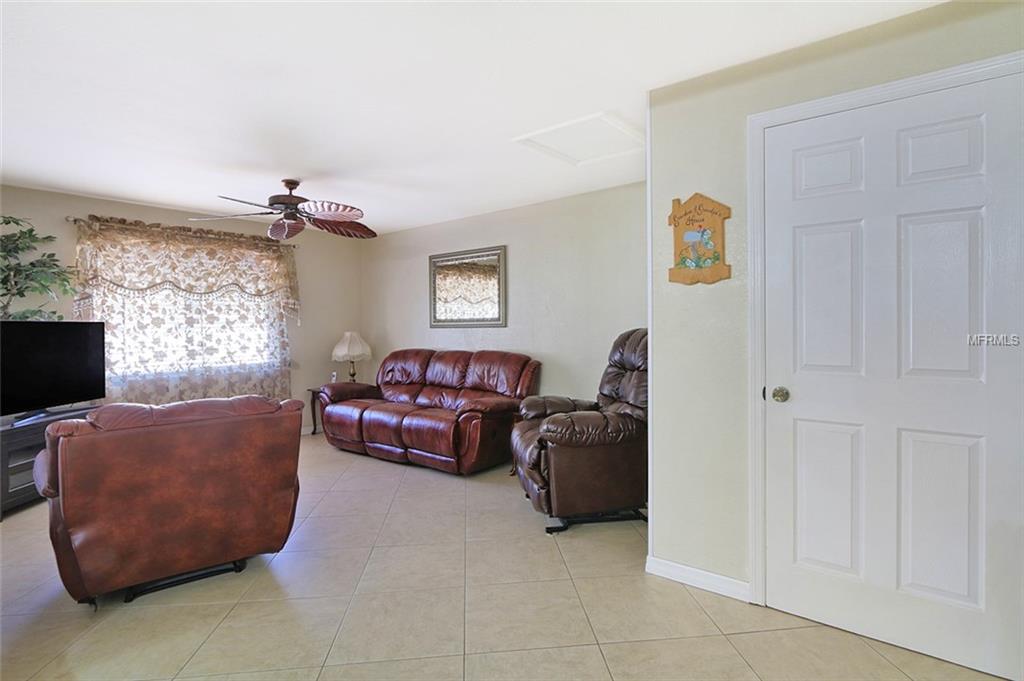 7960 COUNTRY CLUB ROAD N, ST PETERSBURG, Florida 33710, 4 Bedrooms Bedrooms, 8 Rooms Rooms,2 BathroomsBathrooms,Residential,For sale,COUNTRY CLUB,U7831057
