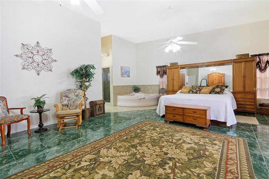 7960 COUNTRY CLUB ROAD N, ST PETERSBURG, Florida 33710, 4 Bedrooms Bedrooms, 8 Rooms Rooms,2 BathroomsBathrooms,Residential,For sale,COUNTRY CLUB,U7831057