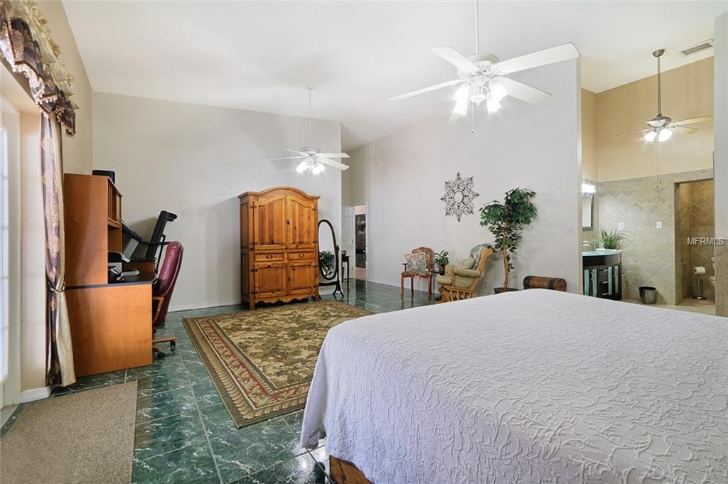 7960 COUNTRY CLUB ROAD N, ST PETERSBURG, Florida 33710, 4 Bedrooms Bedrooms, 8 Rooms Rooms,2 BathroomsBathrooms,Residential,For sale,COUNTRY CLUB,U7831057