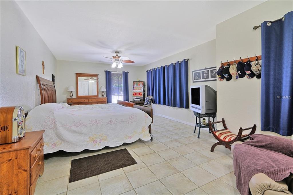 7960 COUNTRY CLUB ROAD N, ST PETERSBURG, Florida 33710, 4 Bedrooms Bedrooms, 8 Rooms Rooms,2 BathroomsBathrooms,Residential,For sale,COUNTRY CLUB,U7831057