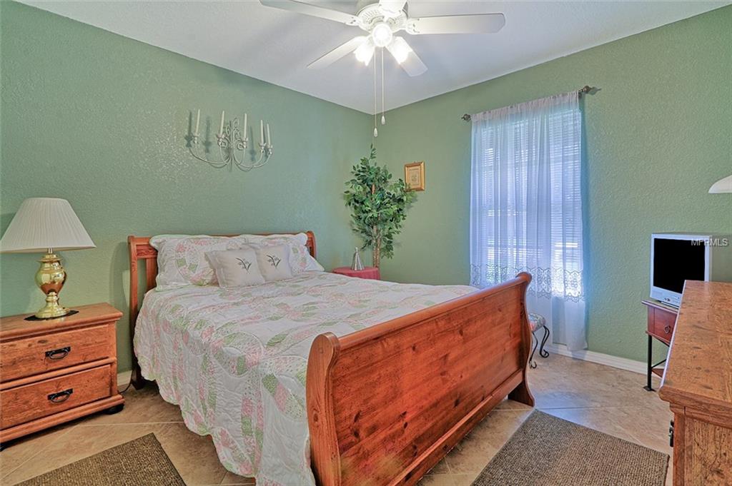 7960 COUNTRY CLUB ROAD N, ST PETERSBURG, Florida 33710, 4 Bedrooms Bedrooms, 8 Rooms Rooms,2 BathroomsBathrooms,Residential,For sale,COUNTRY CLUB,U7831057