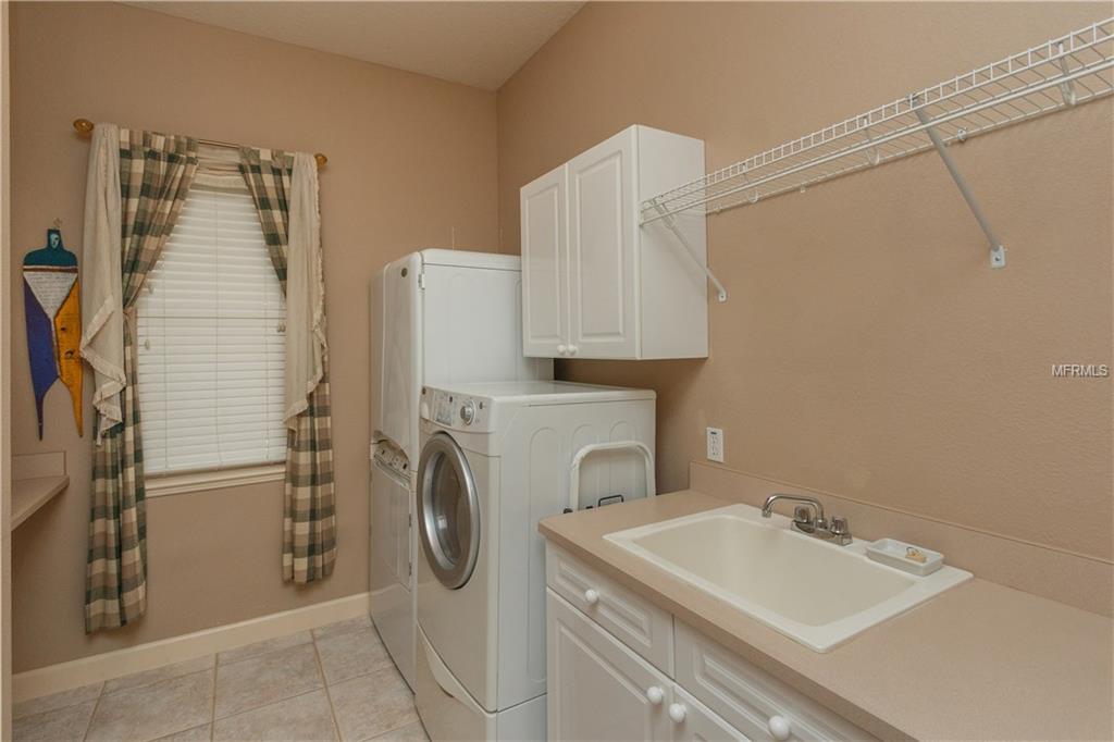 756 BROADOAK LOOP, SANFORD, Florida 32771, 4 Bedrooms Bedrooms, 9 Rooms Rooms,3 BathroomsBathrooms,Residential,For sale,BROADOAK,O5539594
