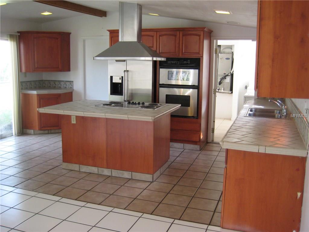 6801 N CLEARVIEW AVENUE, TAMPA, Florida 33614, 4 Bedrooms Bedrooms, 5 Rooms Rooms,2 BathroomsBathrooms,Residential,For sale,CLEARVIEW,T2907111