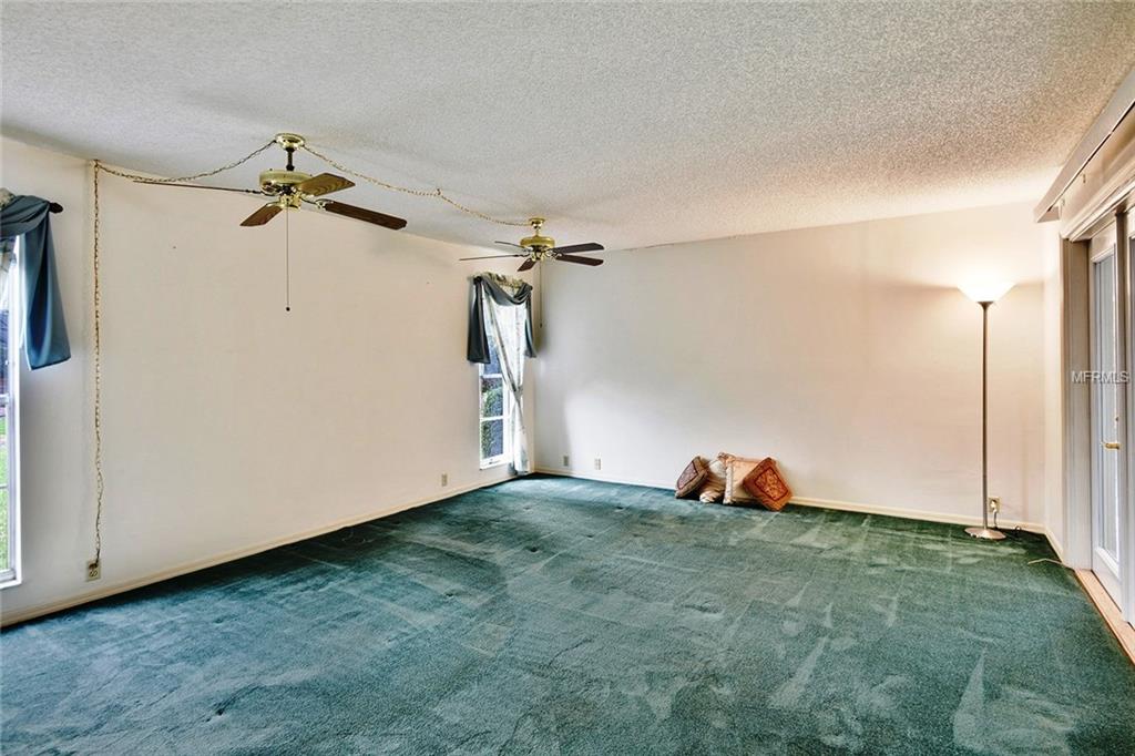 402 SPRING VALLEY LANE, ALTAMONTE SPRINGS, Florida 32714, 4 Bedrooms Bedrooms, 9 Rooms Rooms,3 BathroomsBathrooms,Residential,For sale,SPRING VALLEY,O5561515