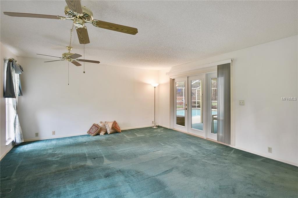 402 SPRING VALLEY LANE, ALTAMONTE SPRINGS, Florida 32714, 4 Bedrooms Bedrooms, 9 Rooms Rooms,3 BathroomsBathrooms,Residential,For sale,SPRING VALLEY,O5561515