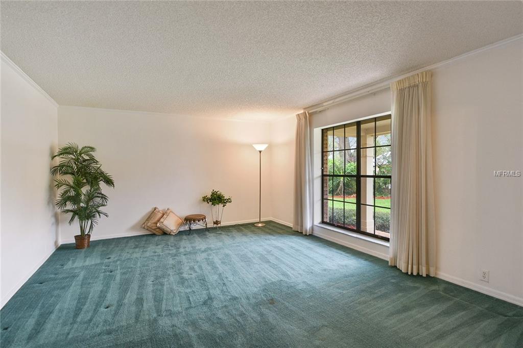 402 SPRING VALLEY LANE, ALTAMONTE SPRINGS, Florida 32714, 4 Bedrooms Bedrooms, 9 Rooms Rooms,3 BathroomsBathrooms,Residential,For sale,SPRING VALLEY,O5561515
