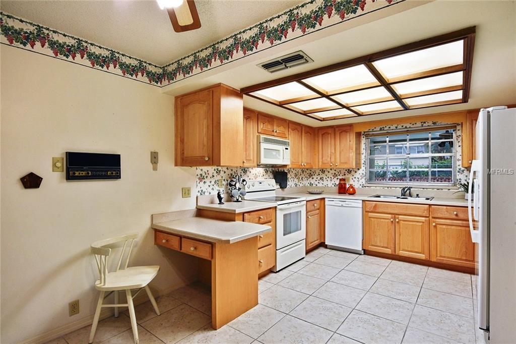 402 SPRING VALLEY LANE, ALTAMONTE SPRINGS, Florida 32714, 4 Bedrooms Bedrooms, 9 Rooms Rooms,3 BathroomsBathrooms,Residential,For sale,SPRING VALLEY,O5561515