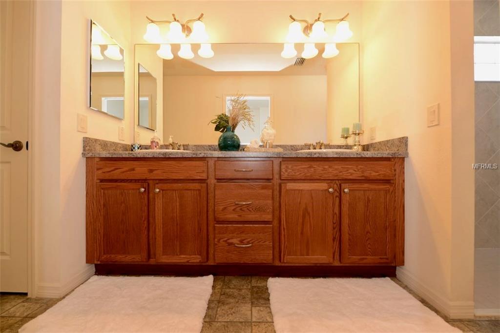 12085 NE 51ST CIRCLE, OXFORD, Florida 34484, 4 Bedrooms Bedrooms, 7 Rooms Rooms,2 BathroomsBathrooms,Residential,For sale,51ST,G4839899