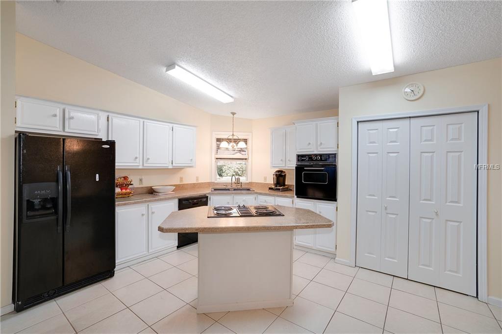 603 SANTIAGO COURT, LADY LAKE, Florida 32159, 2 Bedrooms Bedrooms, 5 Rooms Rooms,2 BathroomsBathrooms,Residential,For sale,SANTIAGO,G4852783