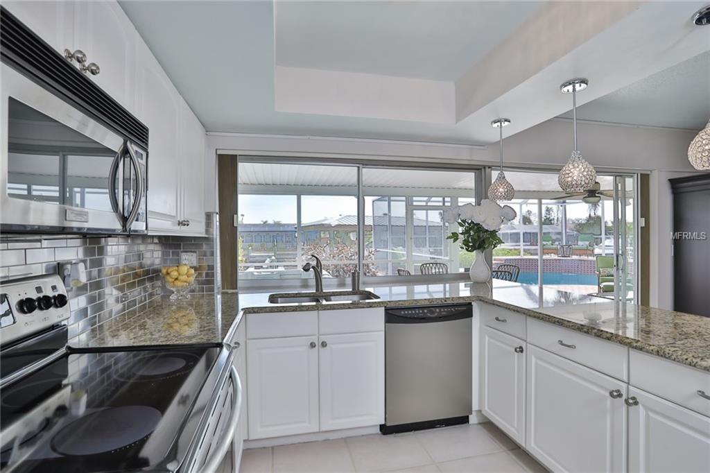 6519 SENEGAL PALM WAY, APOLLO BEACH, Florida 33572, 3 Bedrooms Bedrooms, 3 Rooms Rooms,2 BathroomsBathrooms,Residential,For sale,SENEGAL PALM,T2928522