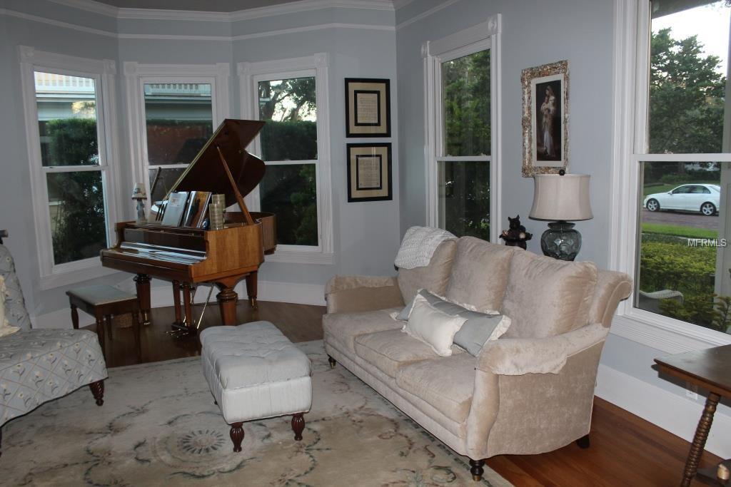 1119 BELLEAIRE CIRCLE, ORLANDO, Florida 32804, 4 Bedrooms Bedrooms, 6 Rooms Rooms,3 BathroomsBathrooms,Residential,For sale,BELLEAIRE,A4208741