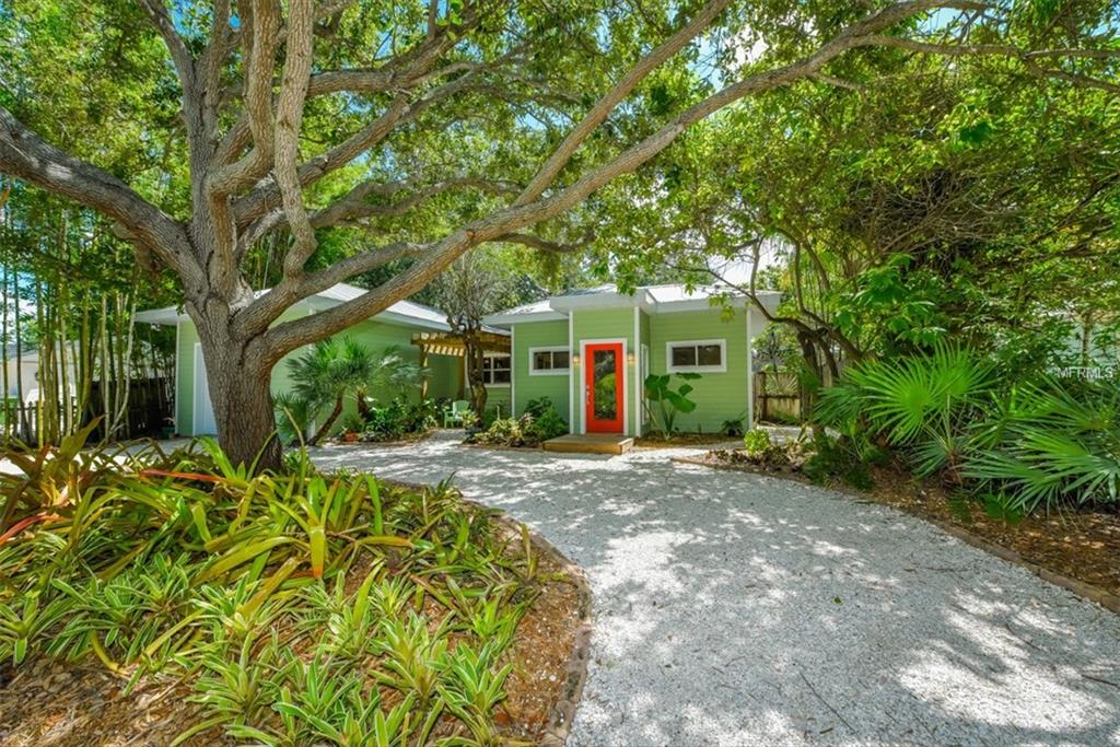 3521 ALMERIA AVENUE, SARASOTA, Florida 34239, 3 Bedrooms Bedrooms, 5 Rooms Rooms,2 BathroomsBathrooms,Residential,For sale,ALMERIA,A4191322