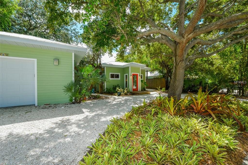 3521 ALMERIA AVENUE, SARASOTA, Florida 34239, 3 Bedrooms Bedrooms, 5 Rooms Rooms,2 BathroomsBathrooms,Residential,For sale,ALMERIA,A4191322