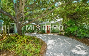 3521 ALMERIA AVENUE, SARASOTA, Florida 34239, 3 Bedrooms Bedrooms, 5 Rooms Rooms,2 BathroomsBathrooms,Residential,For sale,ALMERIA,A4191322