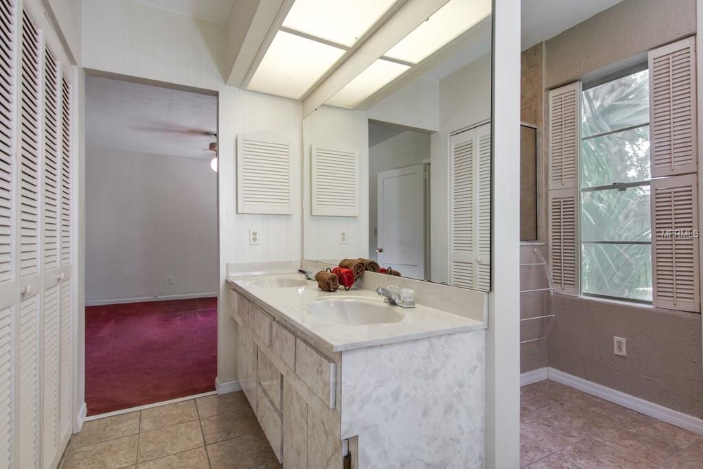 1035 AVON AVENUE, LAKELAND, Florida 33801, 2 Bedrooms Bedrooms, 5 Rooms Rooms,2 BathroomsBathrooms,Residential,For sale,AVON,L4723361