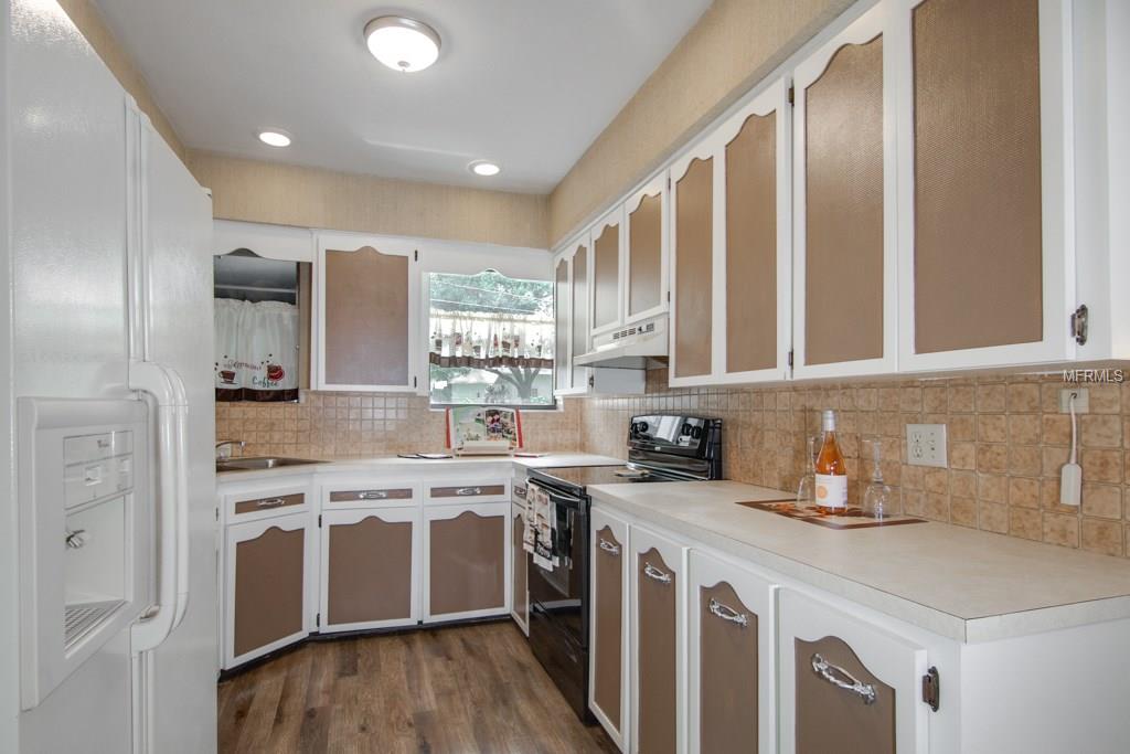 1035 AVON AVENUE, LAKELAND, Florida 33801, 2 Bedrooms Bedrooms, 5 Rooms Rooms,2 BathroomsBathrooms,Residential,For sale,AVON,L4723361