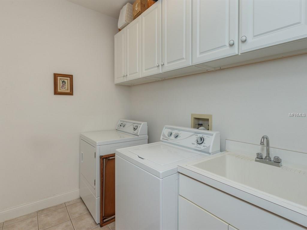 8403 FOXWORTH CIR CIRCLE, ORLANDO, Florida 32819, 3 Bedrooms Bedrooms, 7 Rooms Rooms,2 BathroomsBathrooms,Residential,For sale,FOXWORTH CIR,O5561297