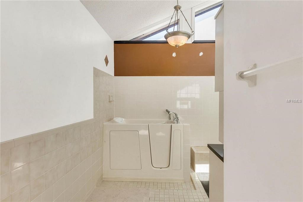 7812 WHITE ASH STREET, ORLANDO, Florida 32819, 3 Bedrooms Bedrooms, 8 Rooms Rooms,2 BathroomsBathrooms,Residential,For sale,WHITE ASH,O5556576