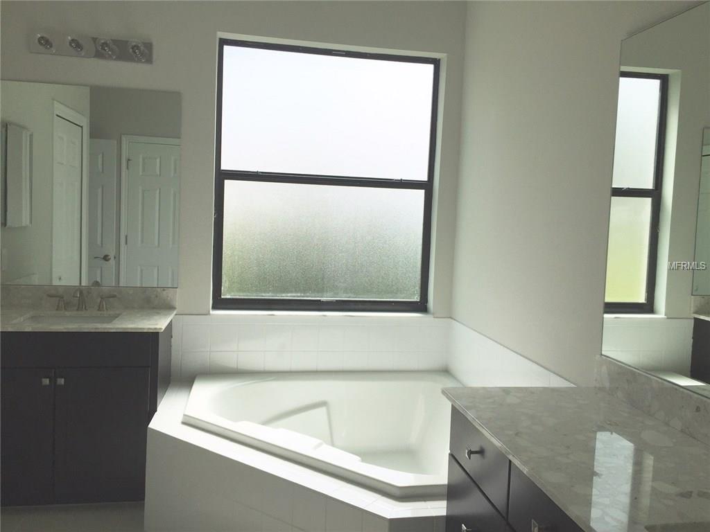 1048 145TH STREET CIRCLE NE, BRADENTON, Florida 34212, 3 Bedrooms Bedrooms, 4 Rooms Rooms,3 BathroomsBathrooms,Residential,For sale,145TH STREET,A4195423