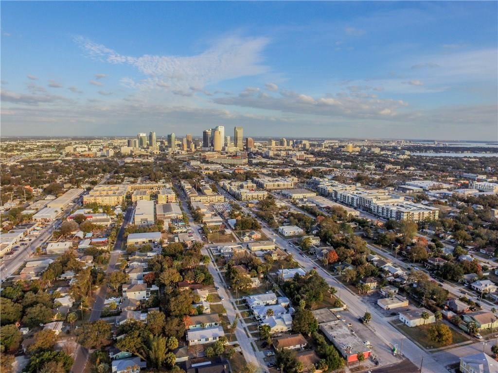 2115 W LEMON STREET, TAMPA, Florida 33606, 4 Bedrooms Bedrooms, 7 Rooms Rooms,3 BathroomsBathrooms,Residential,For sale,LEMON,T2892621