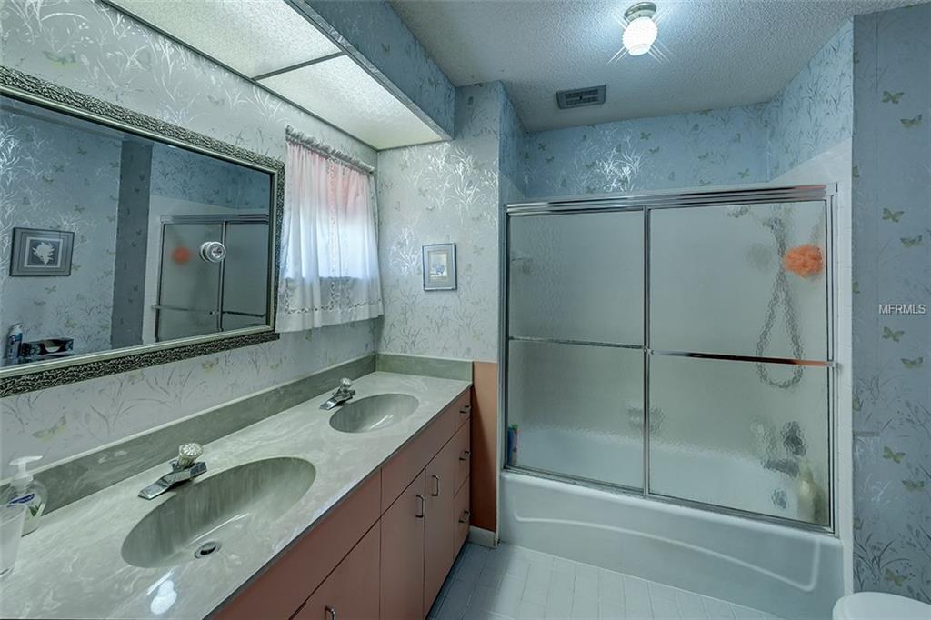 7412 17TH AVENUE NW, BRADENTON, Florida 34209, 4 Bedrooms Bedrooms, 9 Rooms Rooms,3 BathroomsBathrooms,Residential,For sale,17TH,A4203830