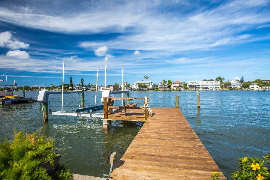 321 HARBOR DRIVE, INDIAN ROCKS BEACH, Florida 33785, 2 Bedrooms Bedrooms, 6 Rooms Rooms,3 BathroomsBathrooms,Residential,For sale,HARBOR,U7847227