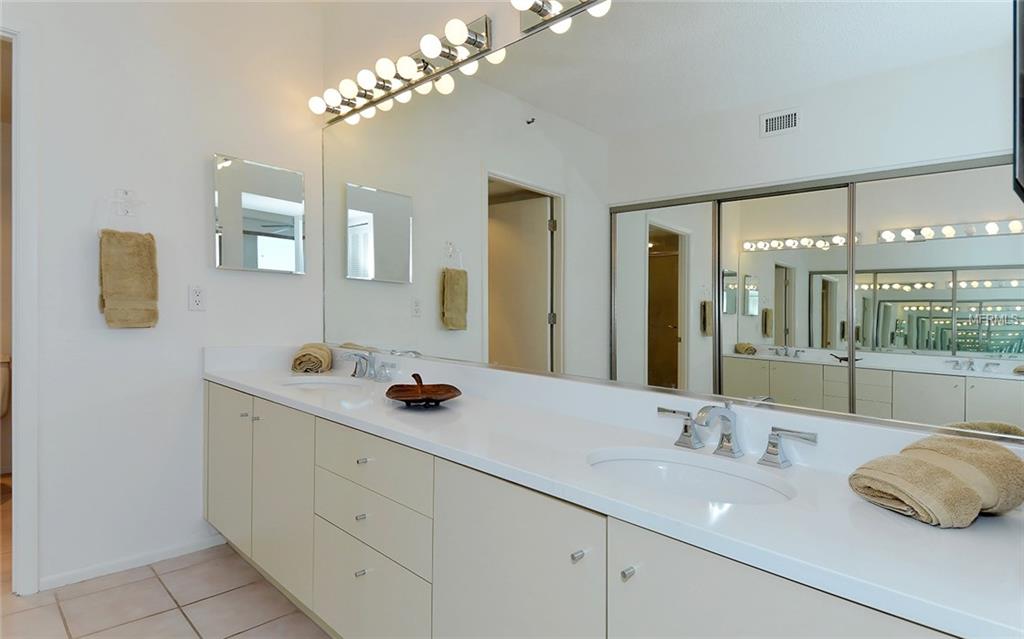 1045 GULF OF MEXICO DRIVE, LONGBOAT KEY, Florida 34228, 2 Bedrooms Bedrooms, 6 Rooms Rooms,2 BathroomsBathrooms,Residential,For sale,GULF OF MEXICO,A4203843
