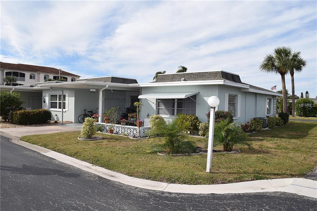 1022 BEACH MANOR CENTER, VENICE, Florida 34285, 2 Bedrooms Bedrooms, 5 Rooms Rooms,1 BathroomBathrooms,Residential,For sale,BEACH MANOR,N5916220