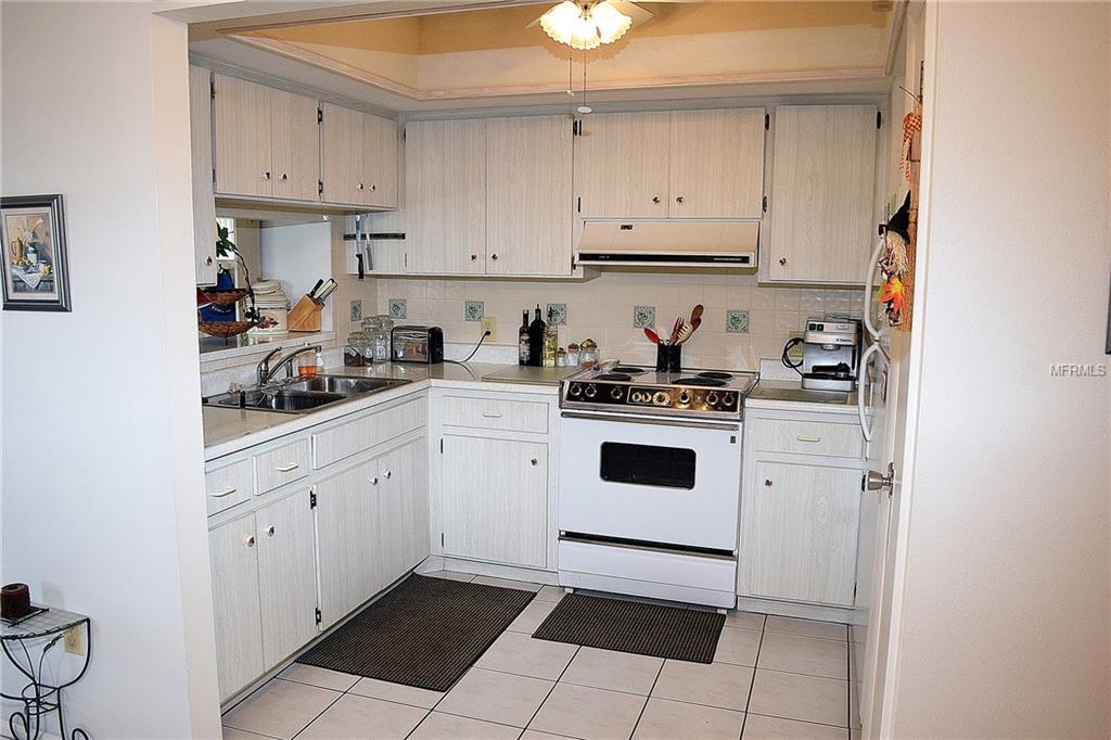 1022 BEACH MANOR CENTER, VENICE, Florida 34285, 2 Bedrooms Bedrooms, 5 Rooms Rooms,1 BathroomBathrooms,Residential,For sale,BEACH MANOR,N5916220